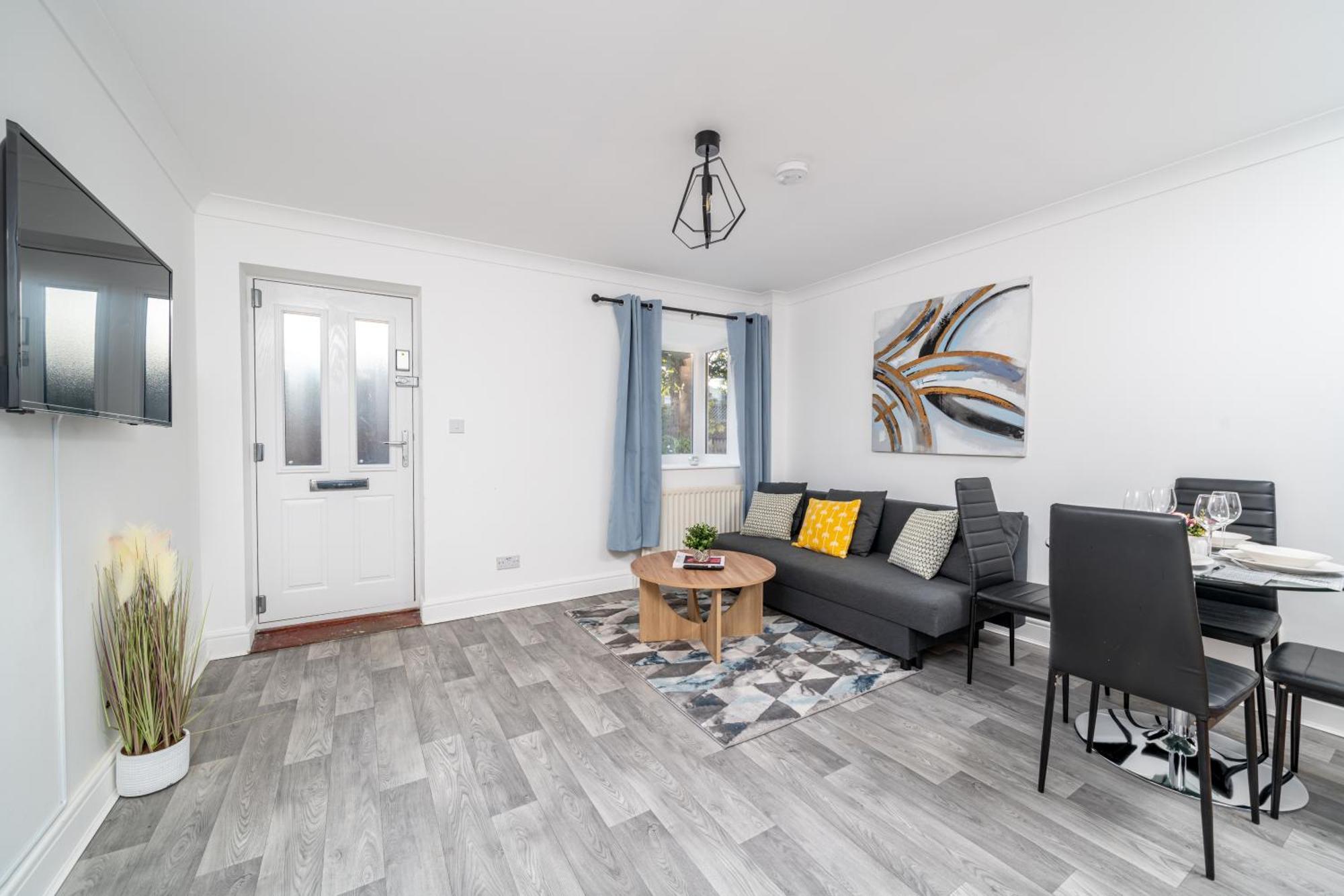 Cozy 3 Bed House With Garden & Parking In Rochester, Kent Mins To Train Station, Wifi Rochester  Exterior foto
