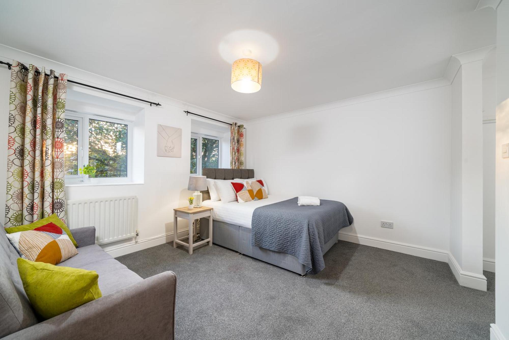 Cozy 3 Bed House With Garden & Parking In Rochester, Kent Mins To Train Station, Wifi Rochester  Exterior foto