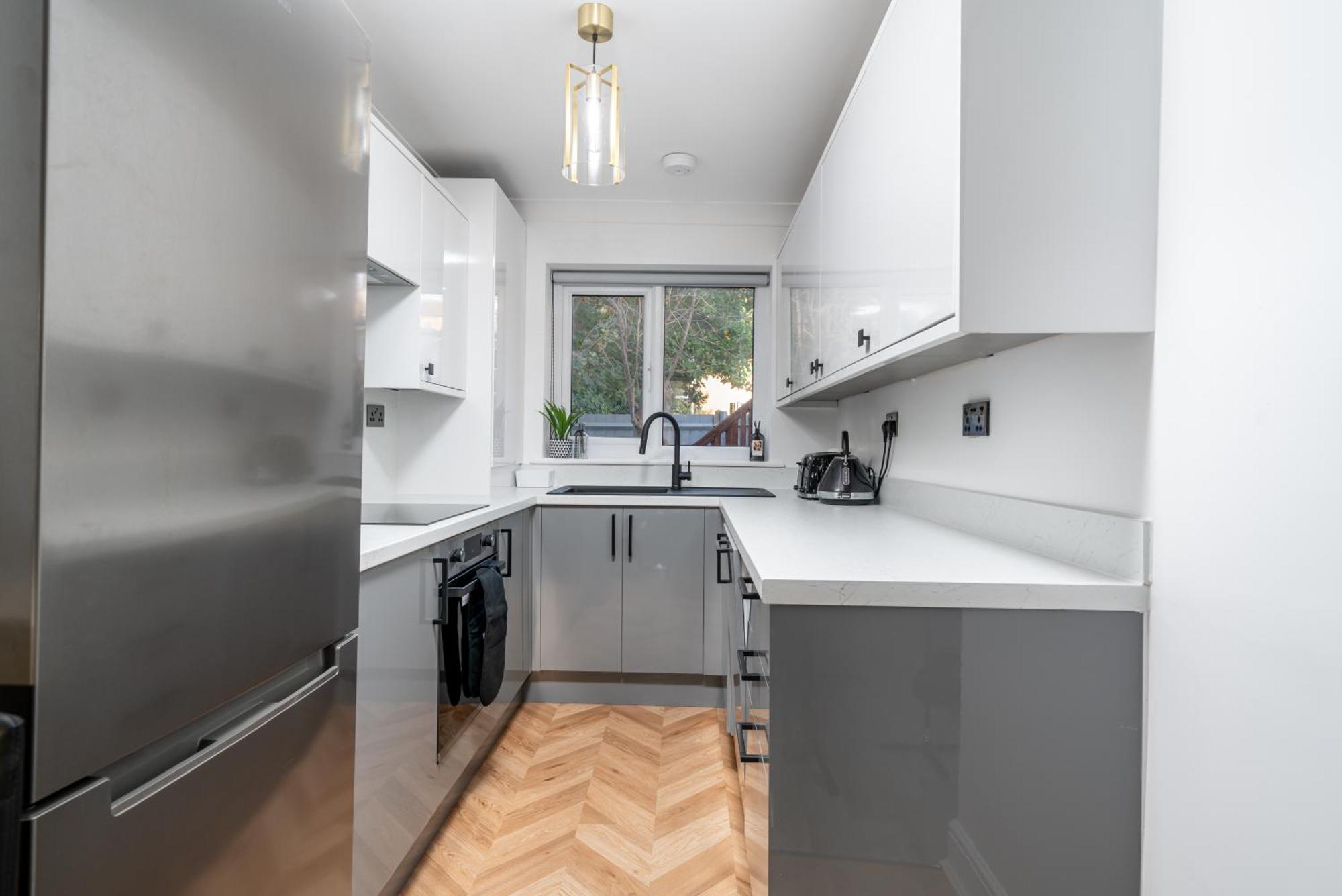 Cozy 3 Bed House With Garden & Parking In Rochester, Kent Mins To Train Station, Wifi Rochester  Exterior foto