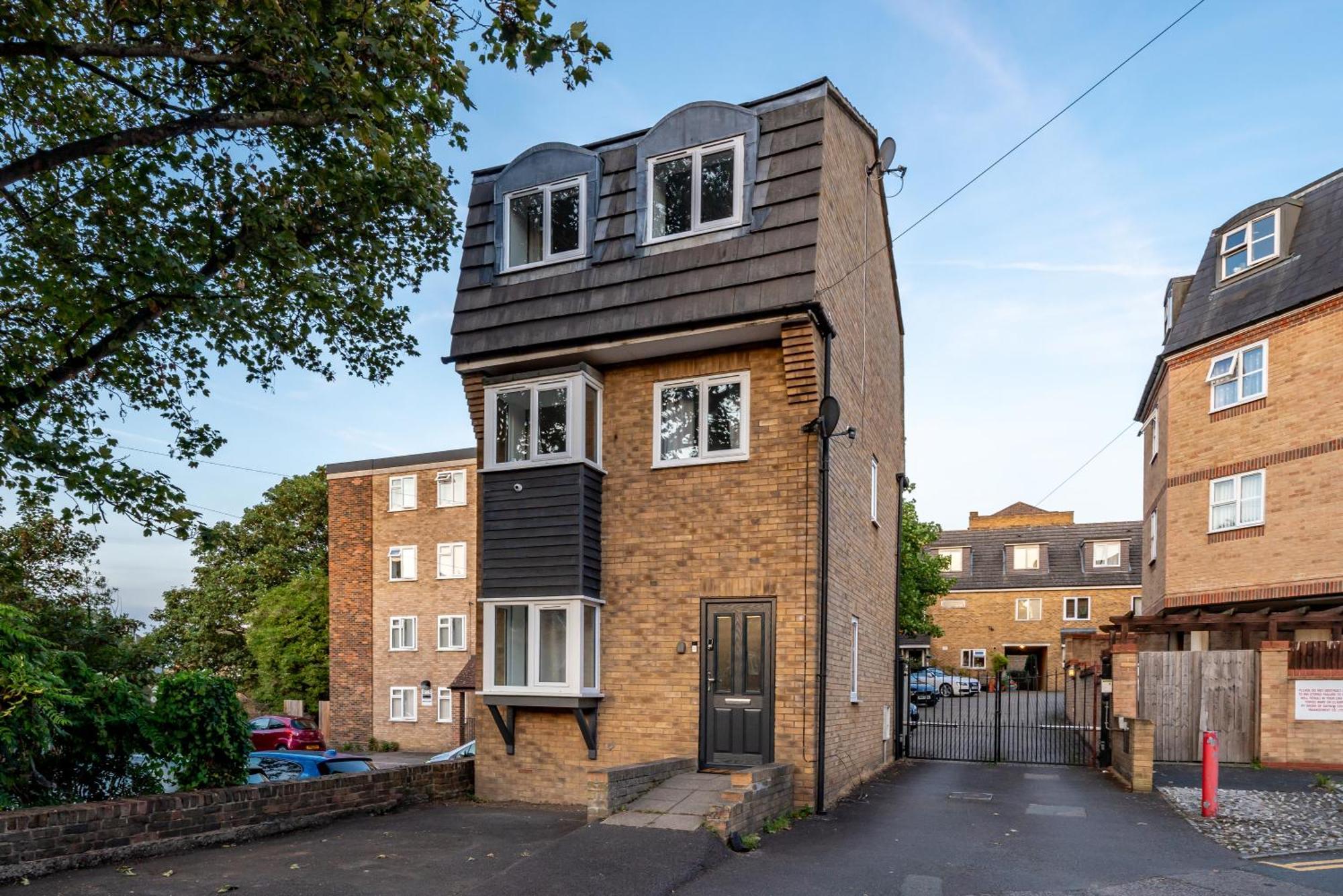 Cozy 3 Bed House With Garden & Parking In Rochester, Kent Mins To Train Station, Wifi Rochester  Exterior foto